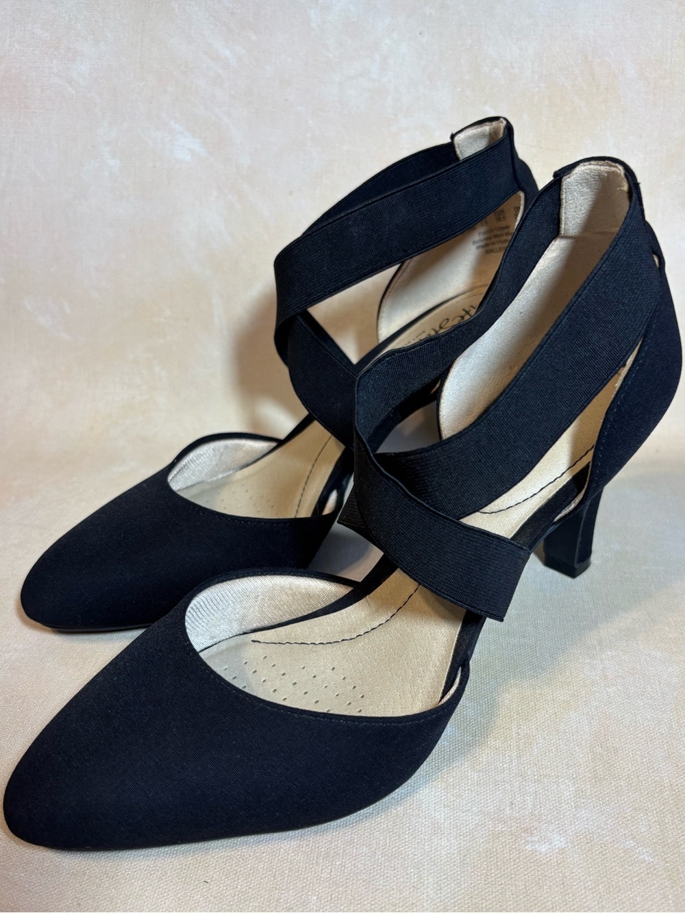 Life stride Flex Soft System Women's Black Crisscross stretch Strap Heels, 8.5